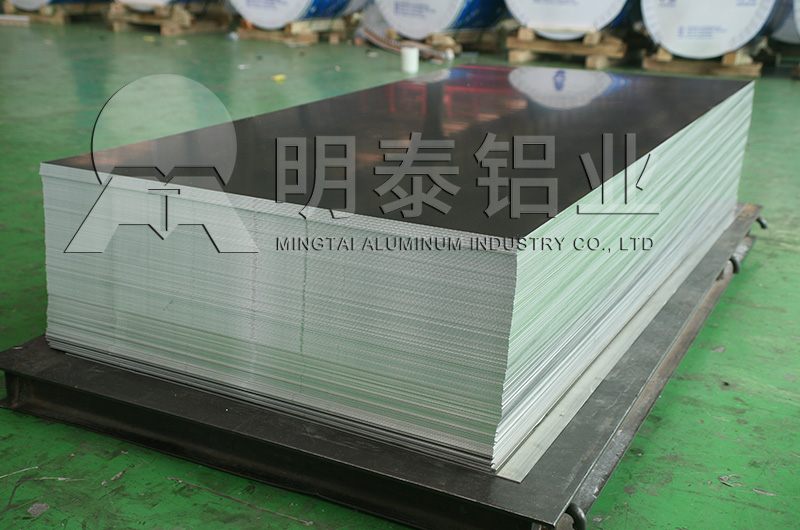 1050鋁板生產(chǎn)廠家_明泰鋁業(yè)